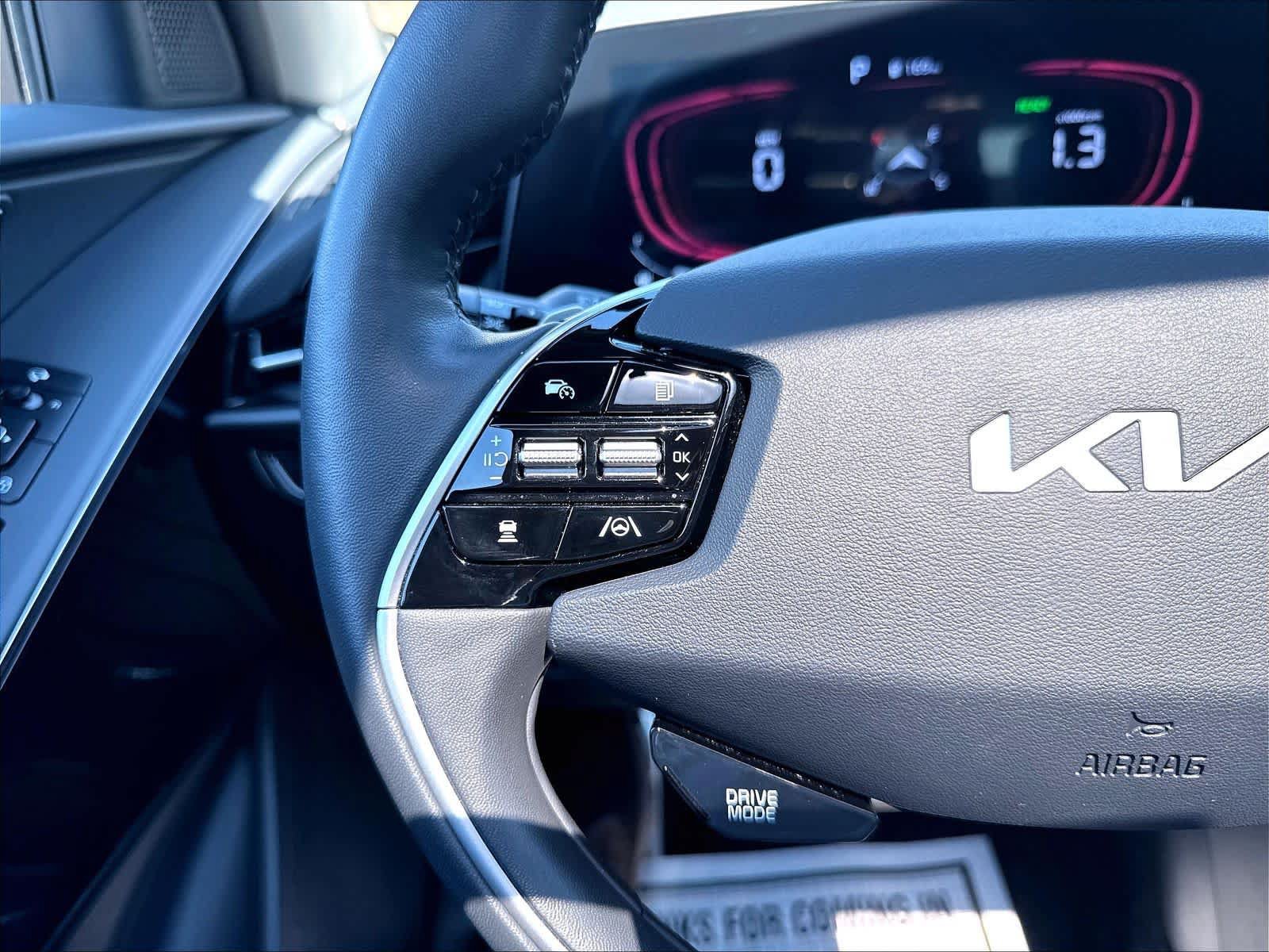Used 2024 Kia Niro SX Touring FWD image 21