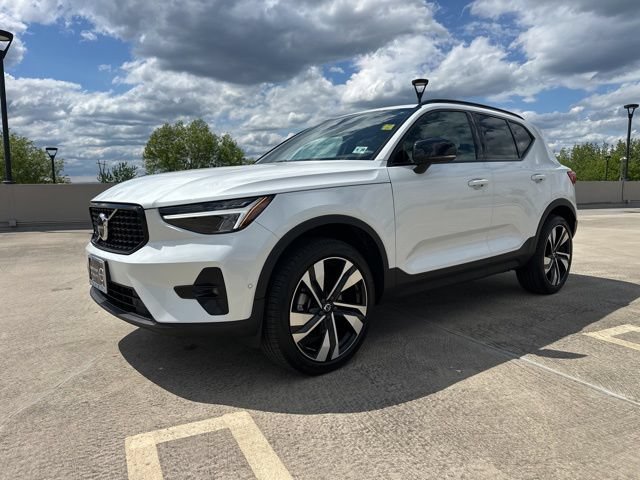Certified 2023 Volvo XC40 B5 Plus w/ Protection Package Premier AWD/4WD image 4