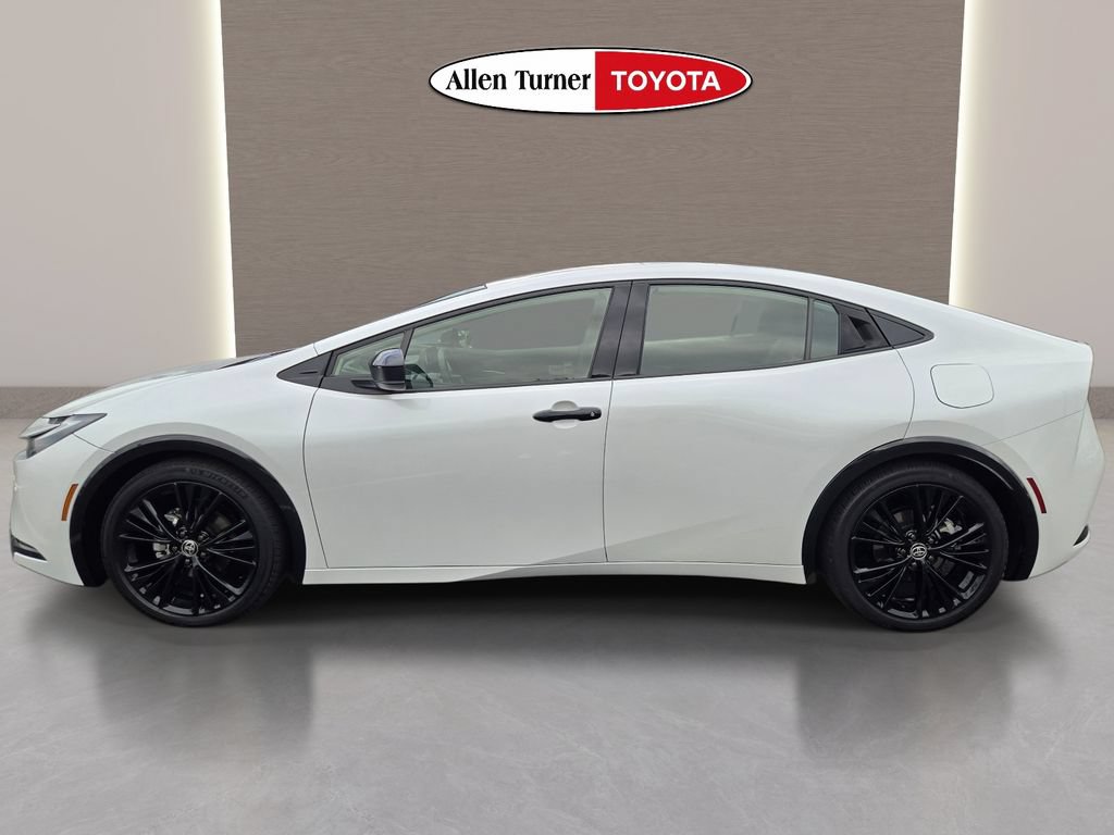 Used 2025 Toyota Prius FWD image 10