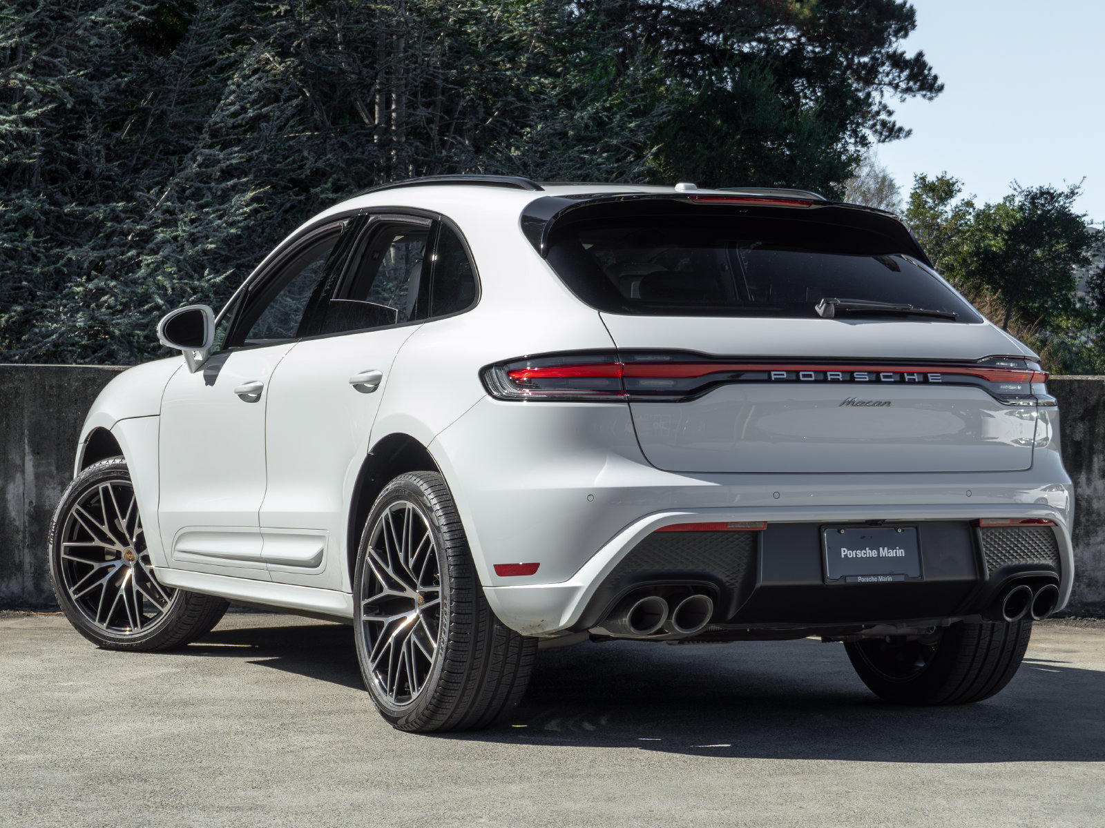 Certified 2025 Porsche Macan AWD/4WD image 3