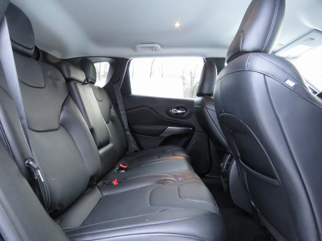 Used 2020 Jeep Cherokee Limited image 16