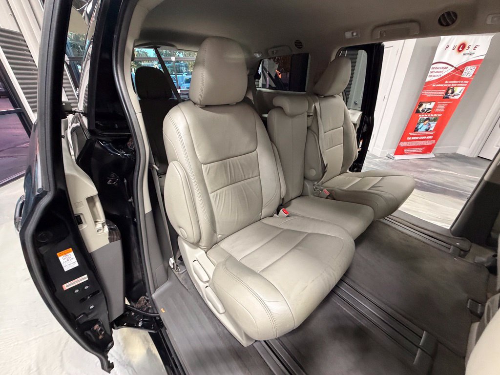 Used 2016 Toyota Sienna XLE w/ XLE Navigation Package FWD image 6