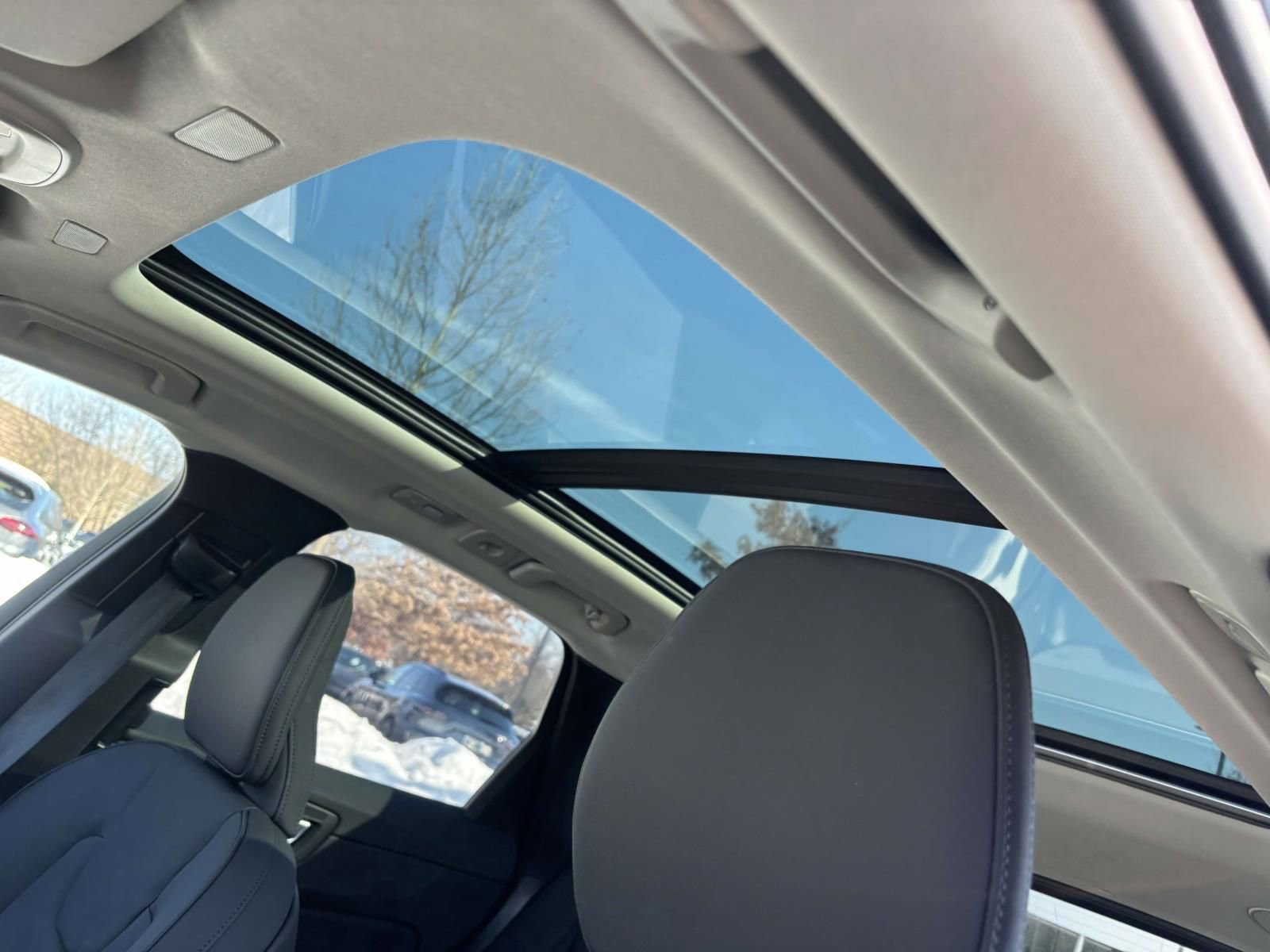 New 2026 Volvo XC60 B5 Plus w/ Protection Package Premier AWD/4WD image 24