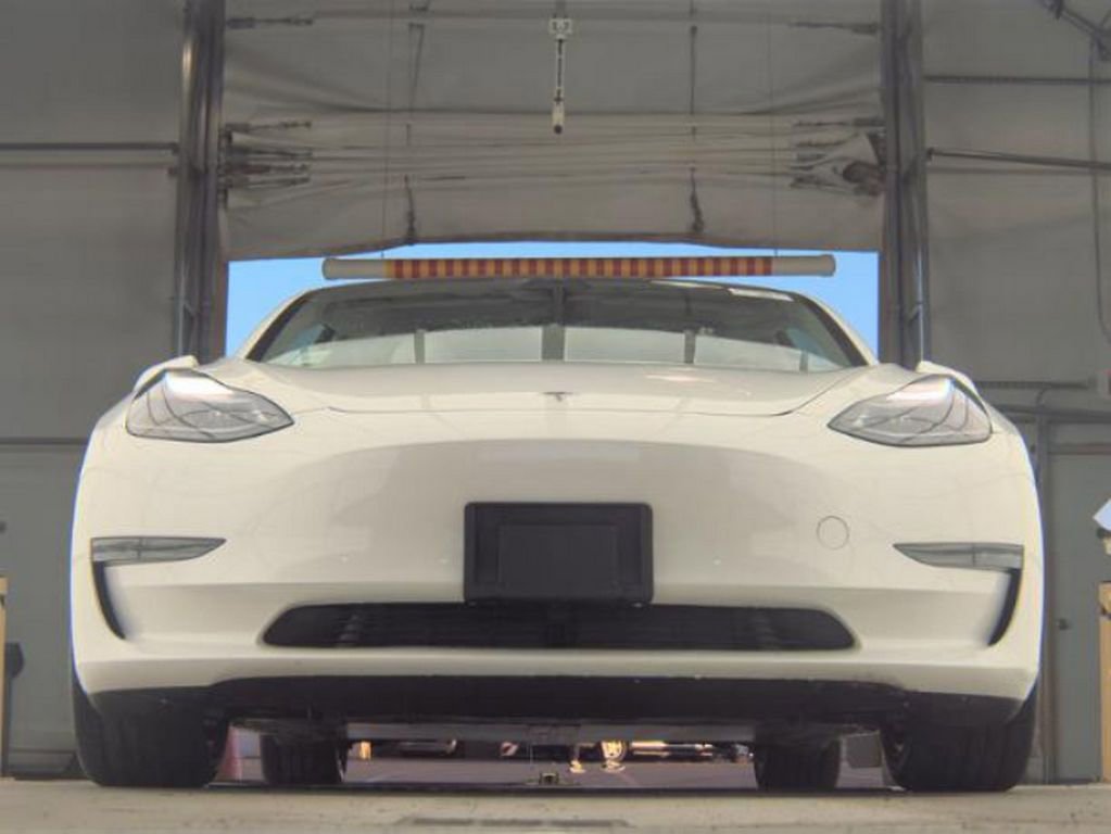 Used 2023 Tesla Model 3 Standard Range RWD image 3