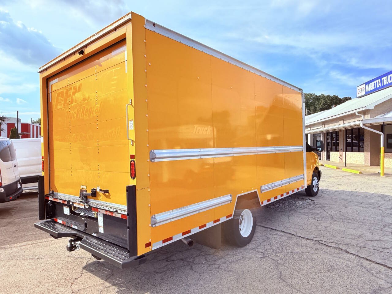 Used 2021 GMC Savana 3500 Extended w/ Power Convenience Package RWD image 18