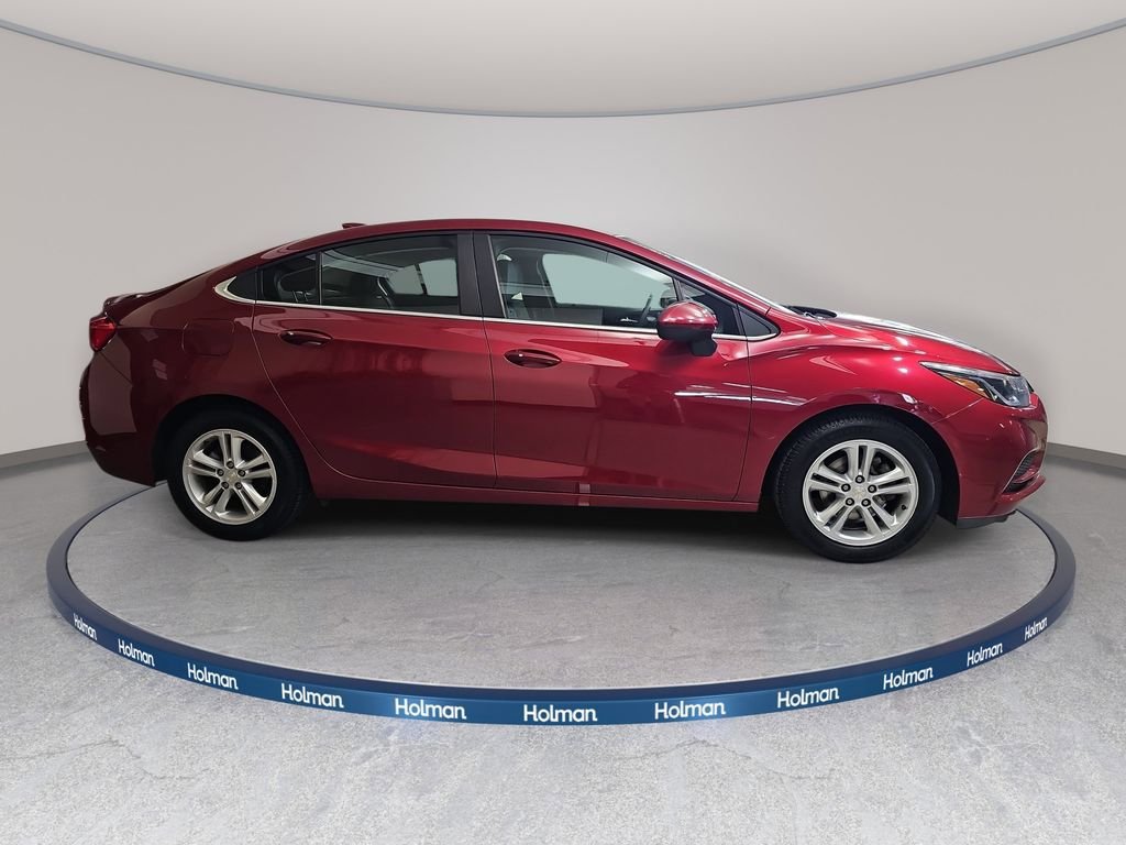 Used 2018 Chevrolet Cruze LT w/ Convenience Package FWD image 5