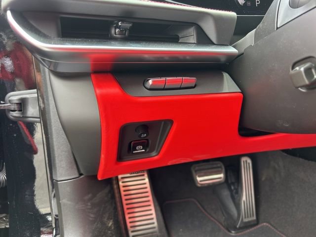 Used 2026 Chevrolet Corvette Stingray Premium Cpe w/ Z51 Performance Package RWD image 21