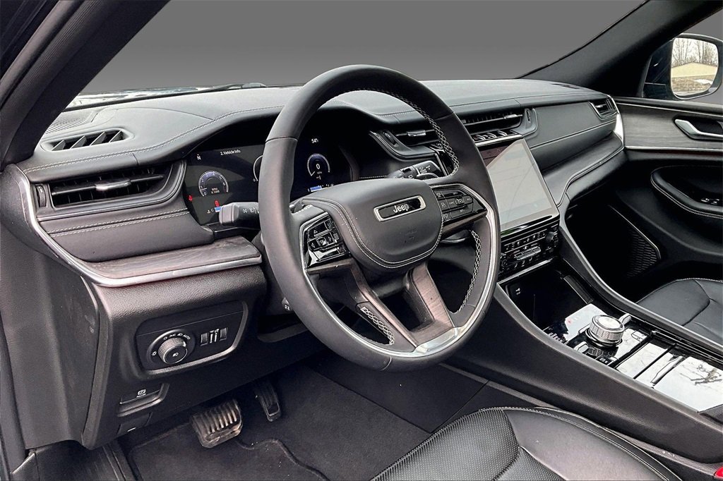 Used 2023 Jeep Grand Cherokee Overland w/ MOPAR Finishing Package image 7