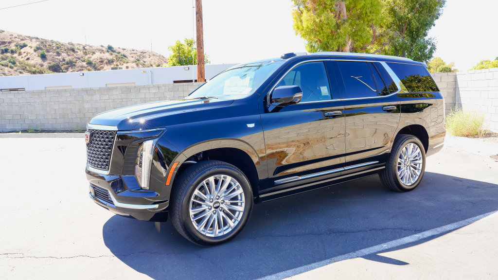 New 2027 Cadillac Escalade Luxury AWD/4WD image 3