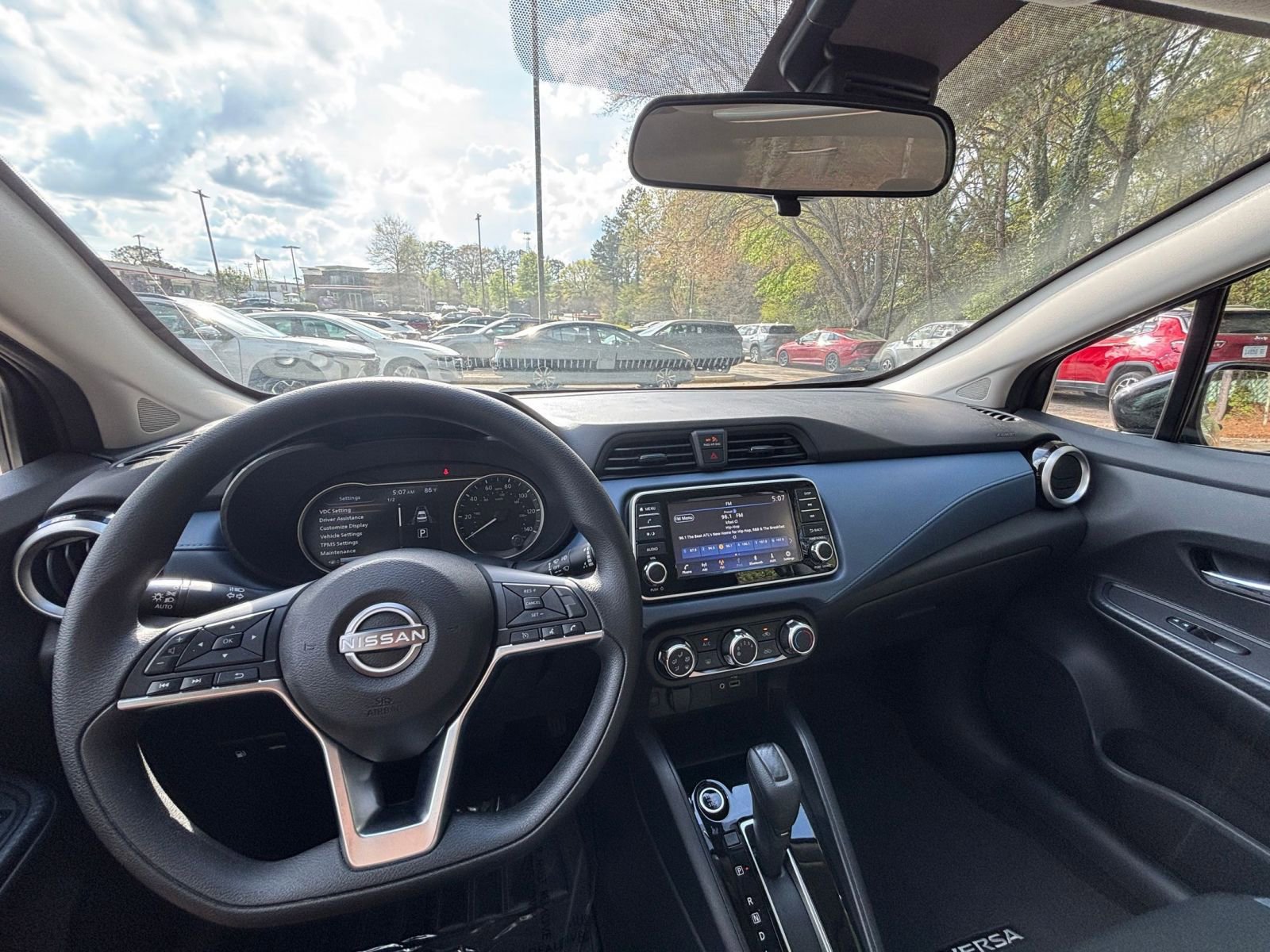 Used 2025 Nissan Versa SV image 33