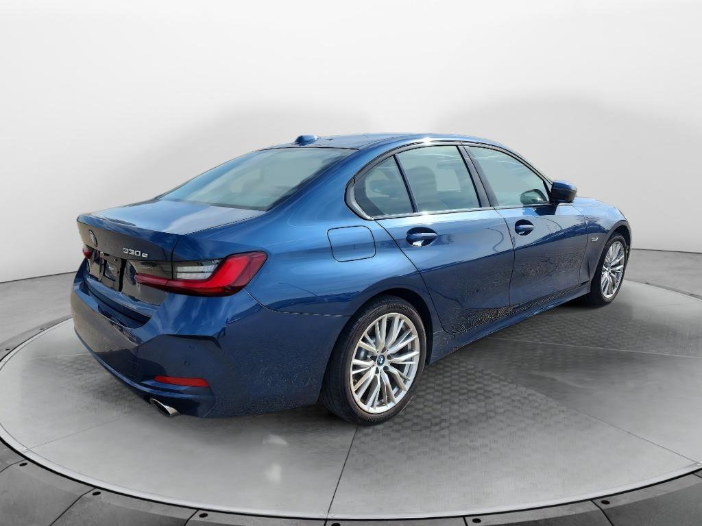 Used 2023 BMW 330e xDrive w/ Premium Package image 5