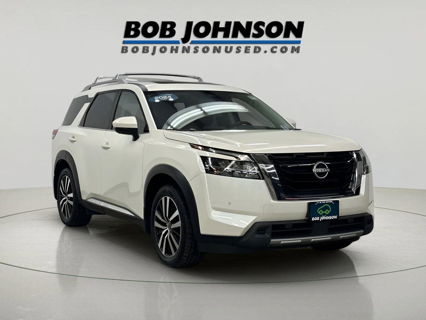 Used 2024 Nissan Pathfinder Platinum w/ Cargo Package image 2