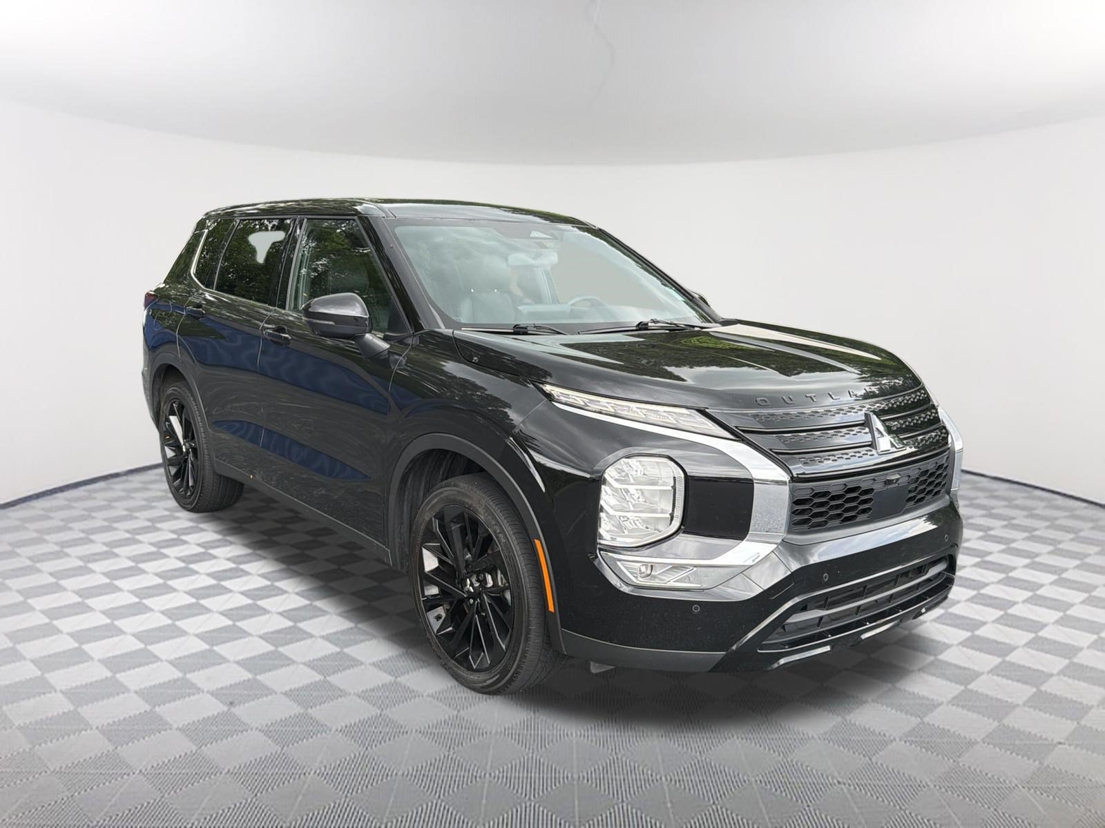 Used 2023 Mitsubishi Outlander SE FWD image 3