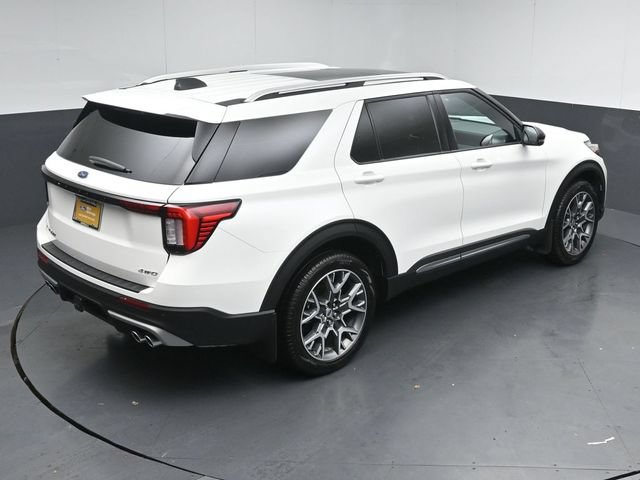 Certified 2025 Ford Explorer Platinum w/ Ultimate Package AWD/4WD image 54