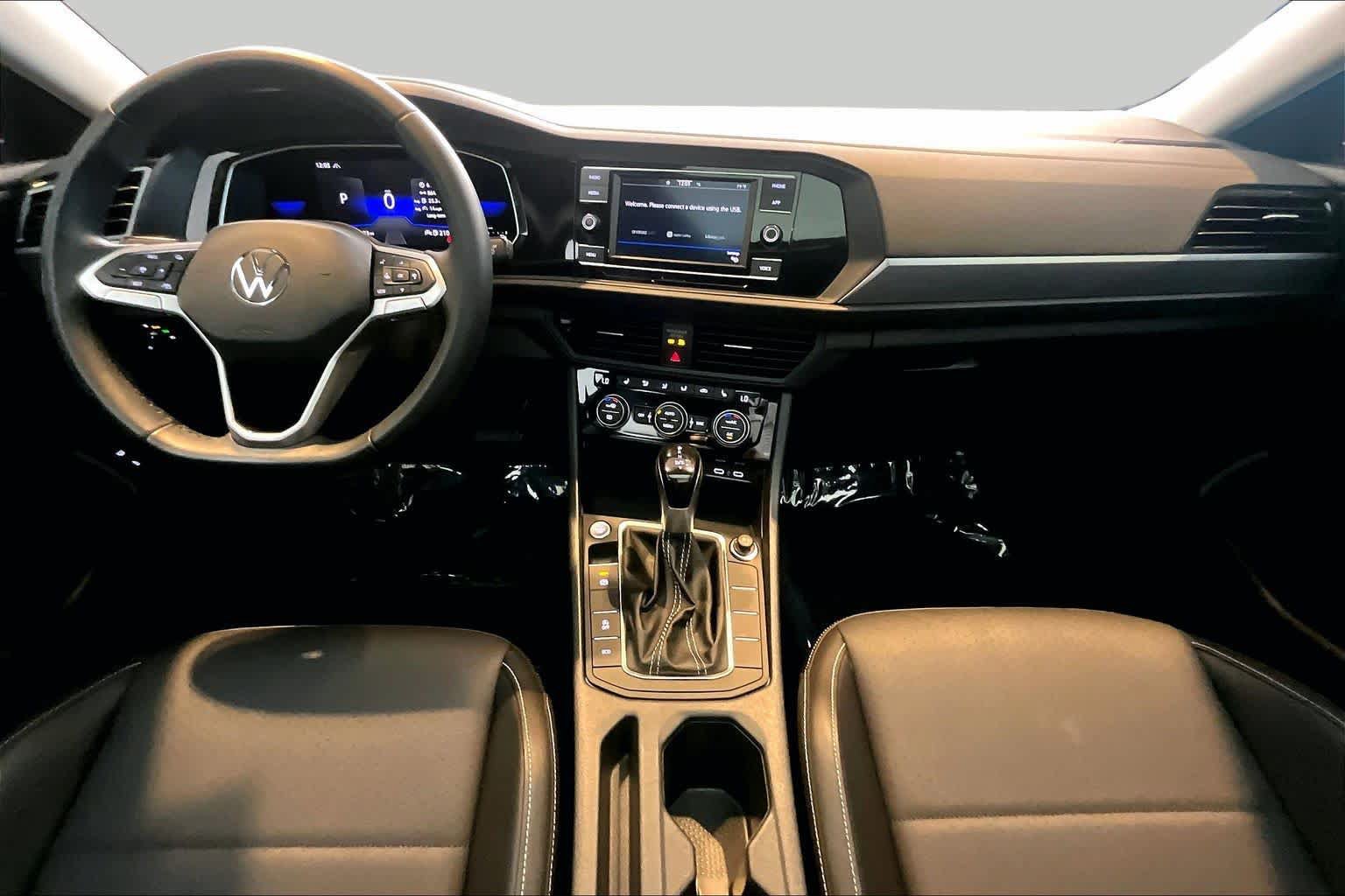 Used 2022 Volkswagen Jetta SE w/ Panoramic Sunroof Package FWD image 15