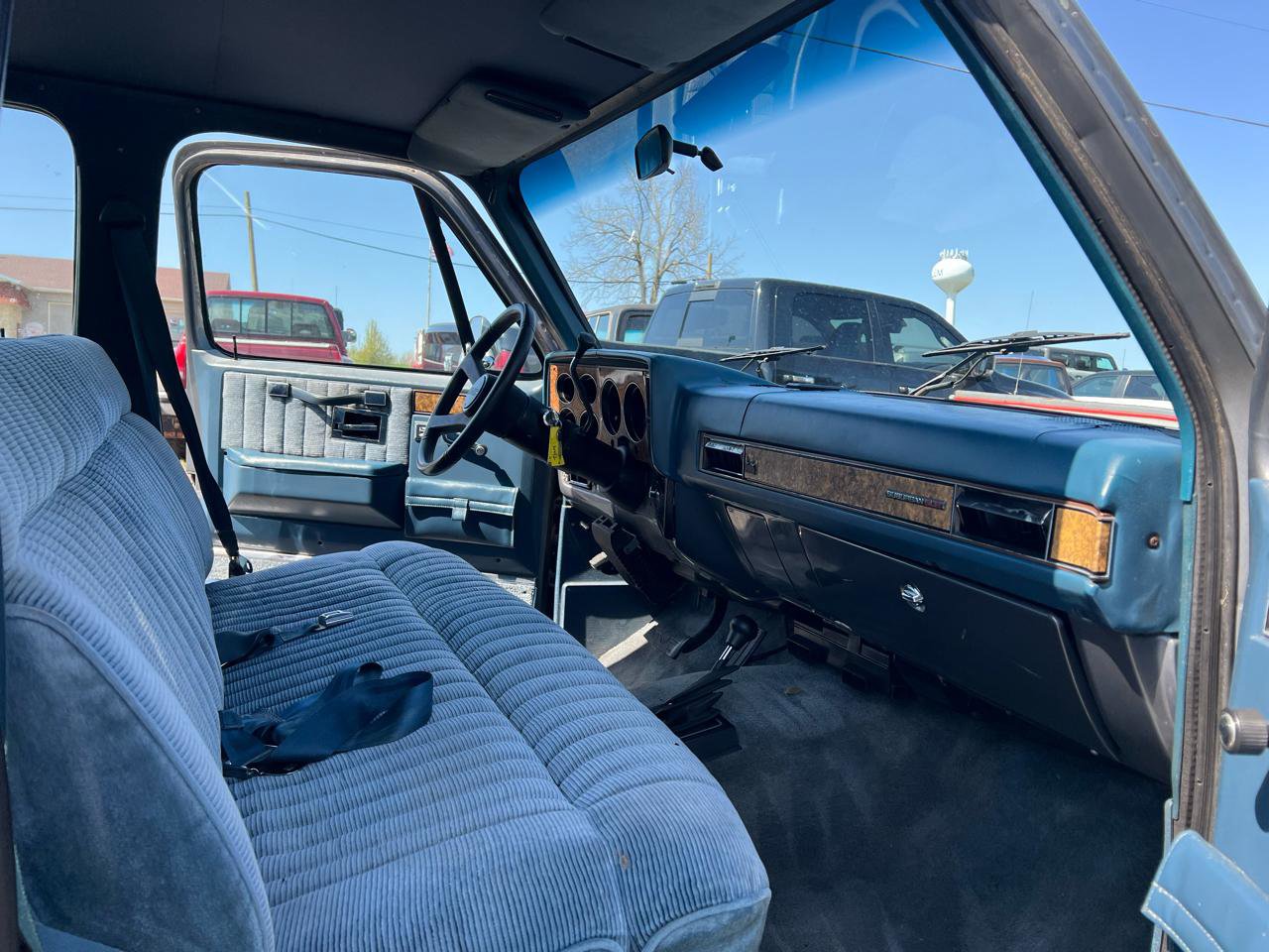 Used 1989 GMC Suburban 2500 AWD/4WD image 19