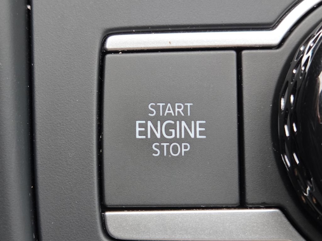 Used 2025 Volkswagen Tiguan SE R-Line AWD/4WD image 36