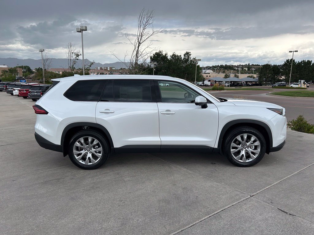 Used 2026 Toyota Grand Highlander AWD image 9