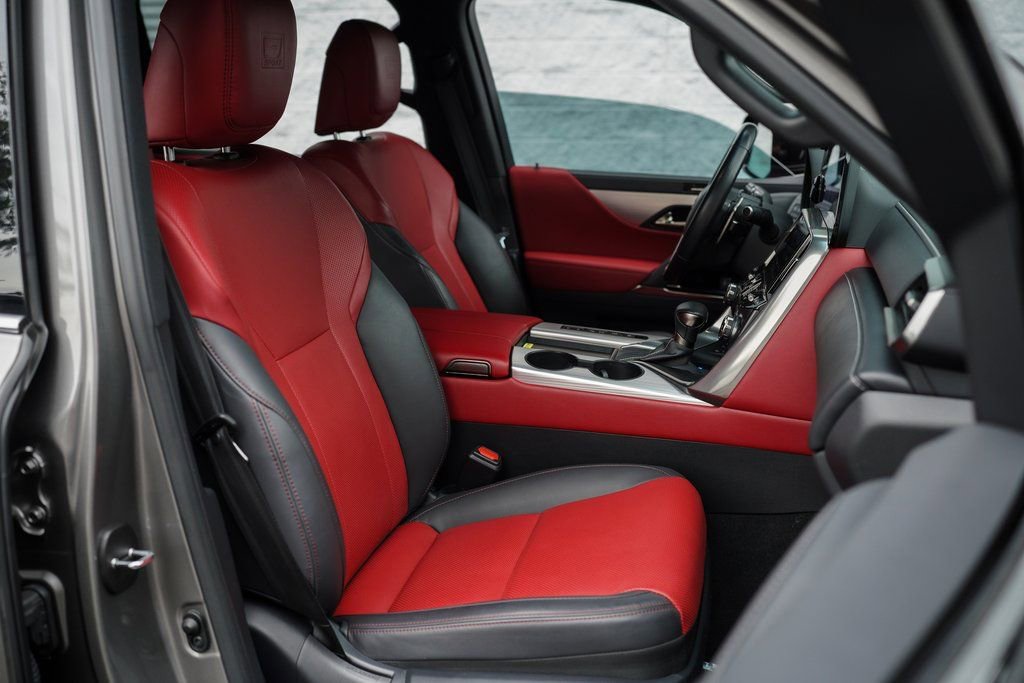 Used 2023 Lexus LX 600 F Sport w/ Accessory Package (Z1) AWD/4WD image 25