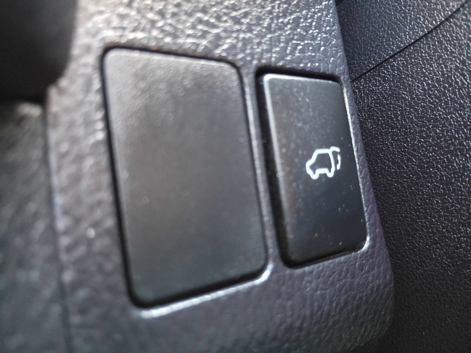 Used 2016 Toyota RAV4 Limited w/ Advanced Technology Package FWD image 18