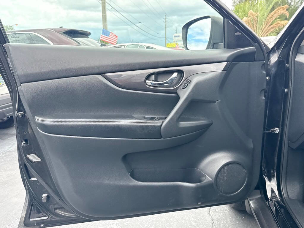 Used 2019 Nissan Rogue S w/ Special Edition Package FWD image 8