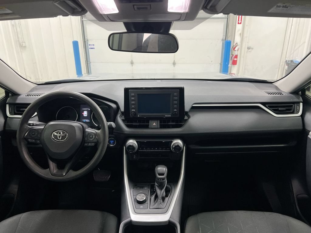 Used 2022 Toyota RAV4 XLE AWD/4WD image 10
