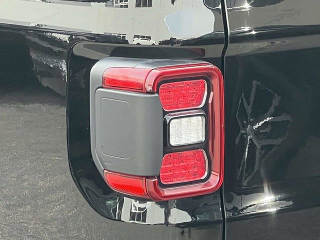 Used 2022 Jeep Gladiator Overland image 8