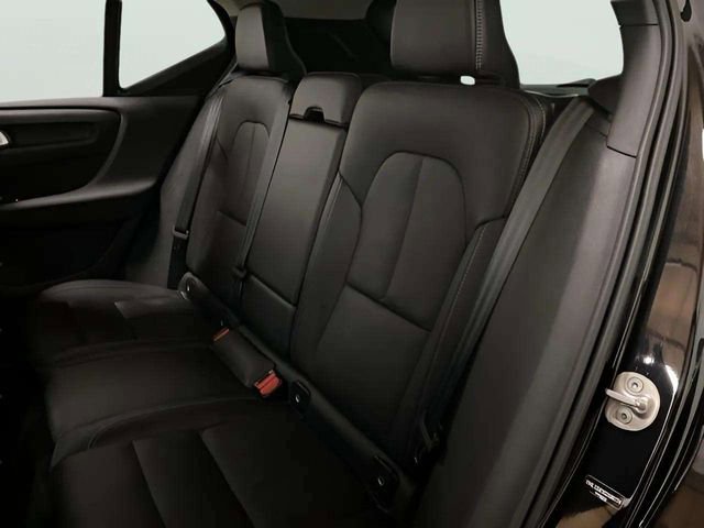 Used 2025 Volvo XC40 B5 Plus image 69