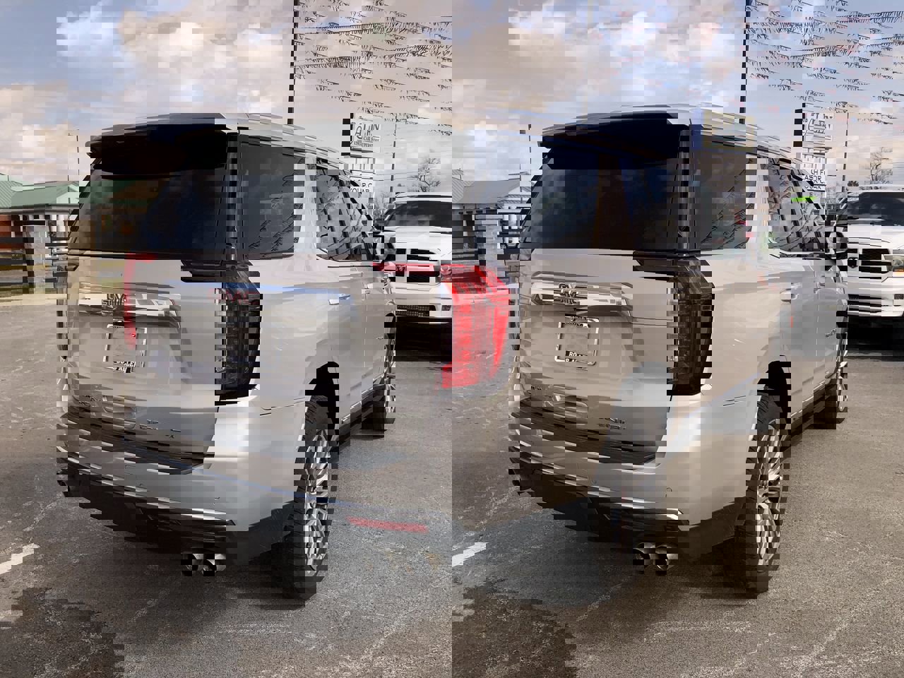 Used 2021 GMC Yukon Denali w/ Denali Premium Package image 5