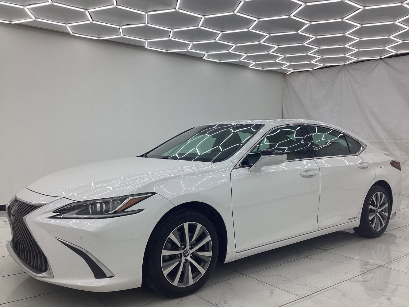 Used 2020 Lexus ES 300h w/ Premium Package image 6