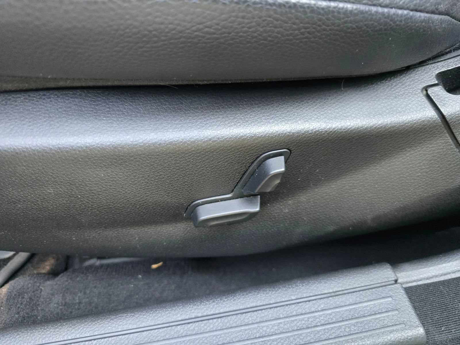Used 2013 Mercedes-Benz C 300 4MATIC Sedan image 25