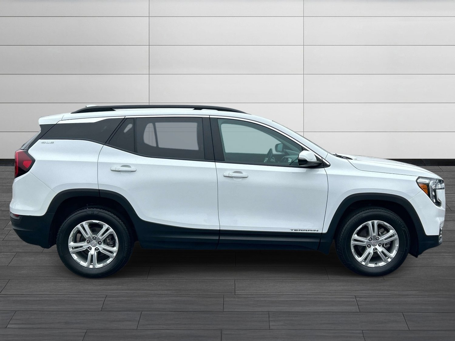 Used 2022 GMC Terrain SLE w/ Driver Convenience Package AWD/4WD image 2
