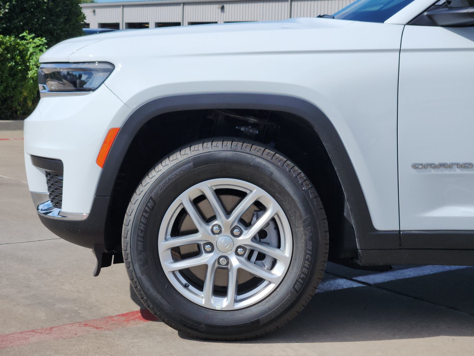 New 2026 Jeep Grand Cherokee L Laredo RWD image 9