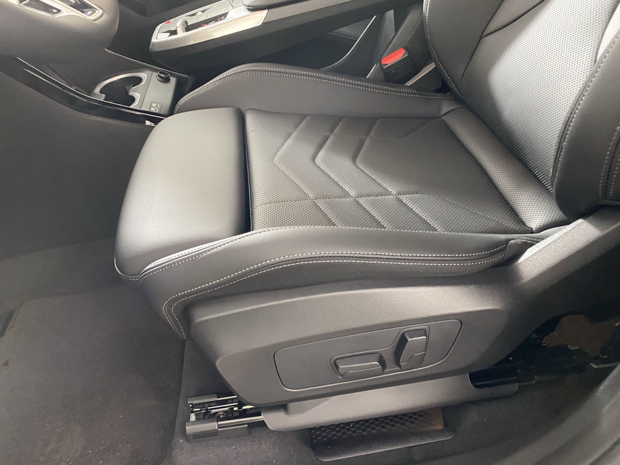 Used 2025 BMW X1 xDrive28i w/ Technology Package image 12