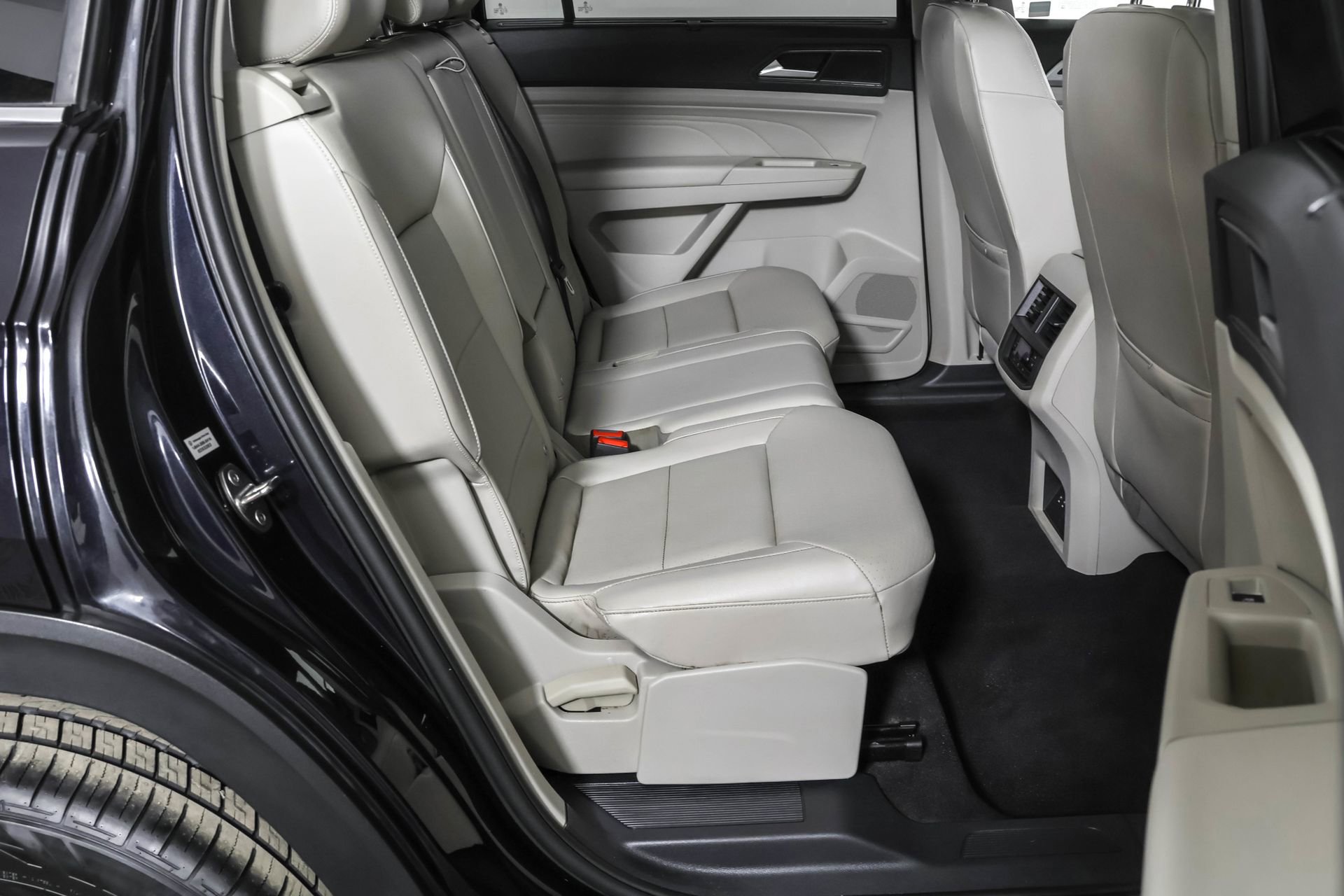 Used 2022 Volkswagen Atlas SE w/ Black Wheel Package image 42