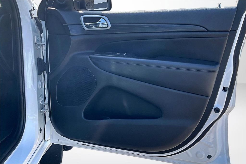 Used 2019 Jeep Grand Cherokee Altitude AWD/4WD image 27