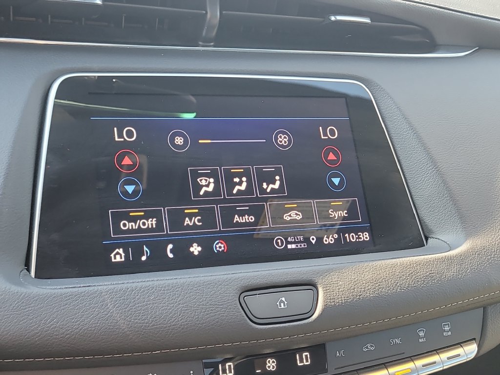 Used 2023 Cadillac XT4 Luxury w/ Cold Weather Package AWD/4WD image 23