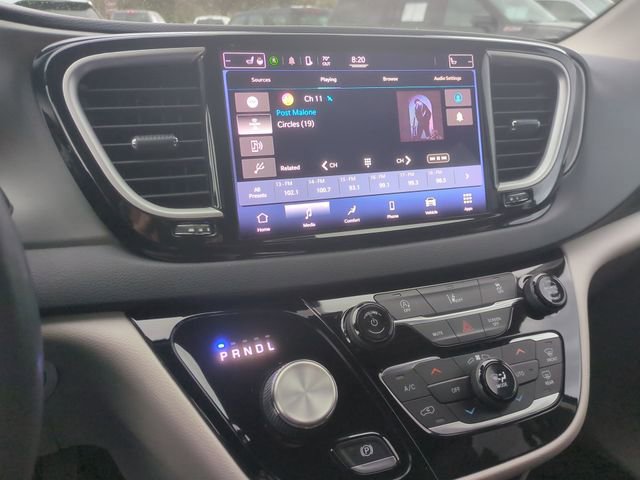 Used 2022 Chrysler Pacifica Touring-L image 24