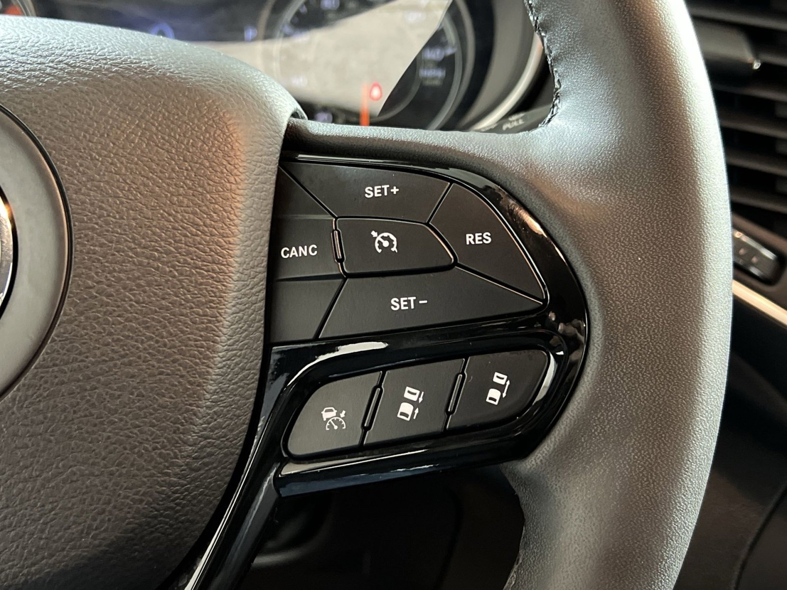 Used 2023 Jeep Cherokee Altitude Lux image 29