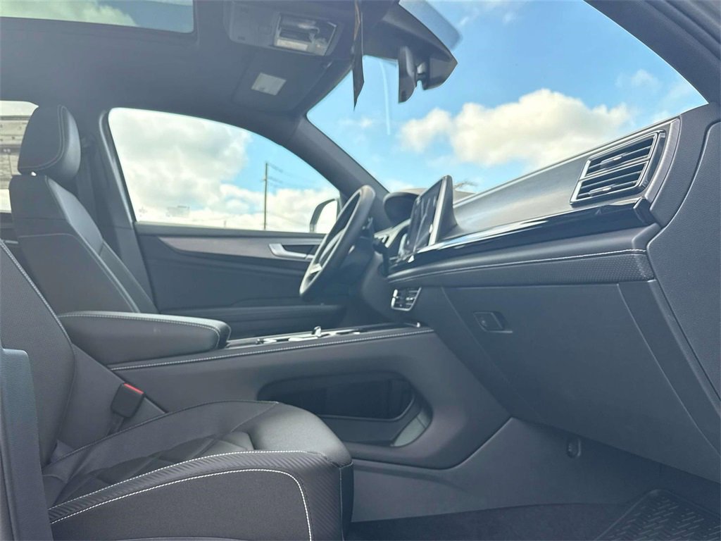 New 2026 Volkswagen Atlas Cross Sport SE image 13