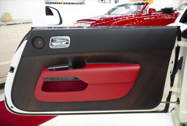 Used 2015 Rolls-Royce Wraith image 21