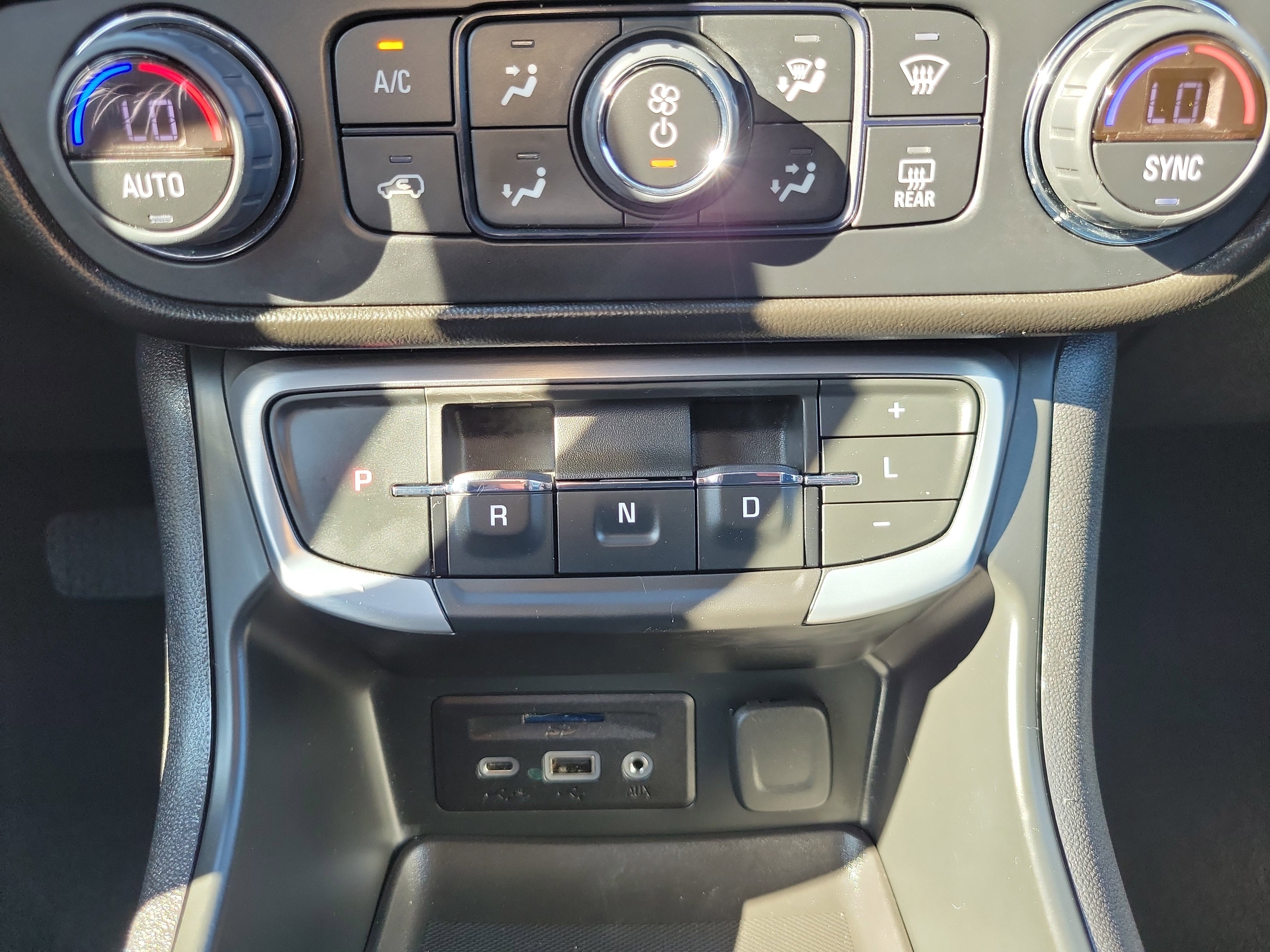 Used 2022 GMC Terrain SLT FWD image 23