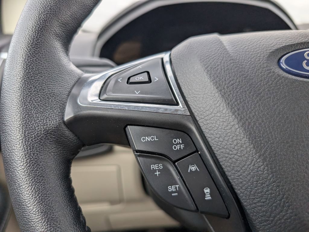 Used 2022 Ford Edge Titanium w/ Class II Trailer Tow Package image 16