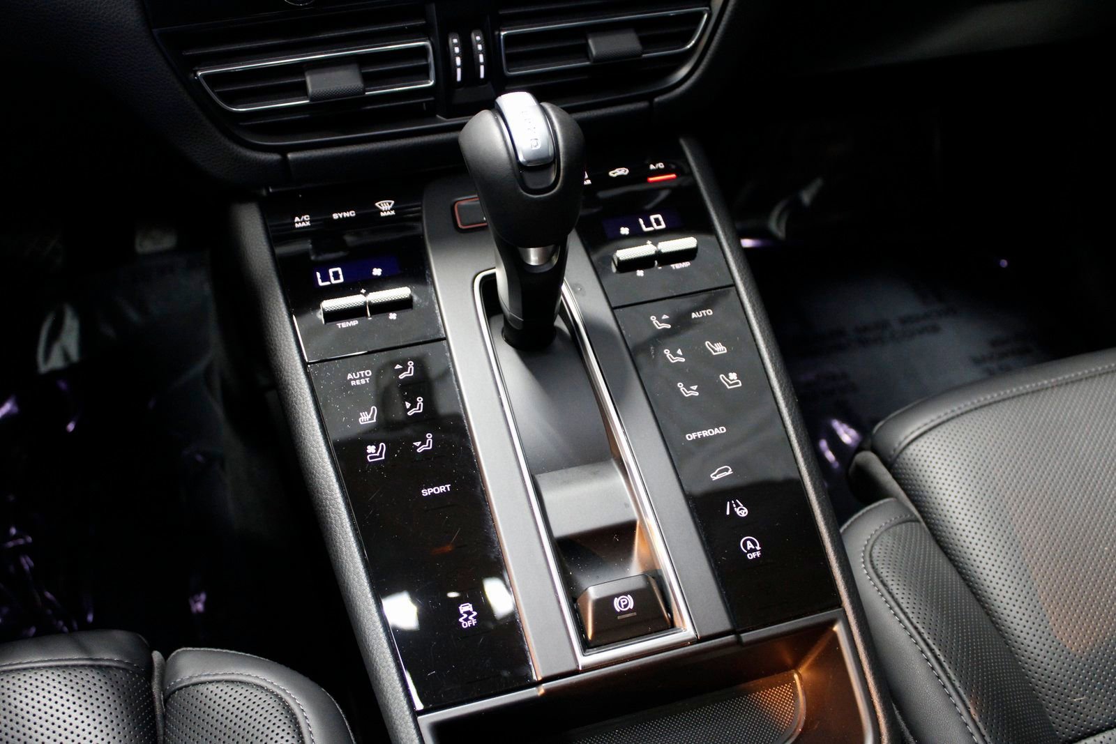 Certified 2025 Porsche Macan image 32