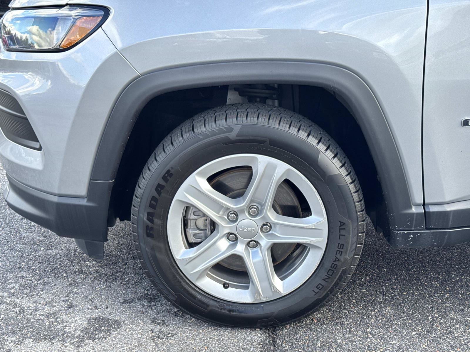 Used 2023 Jeep Compass Sport image 29