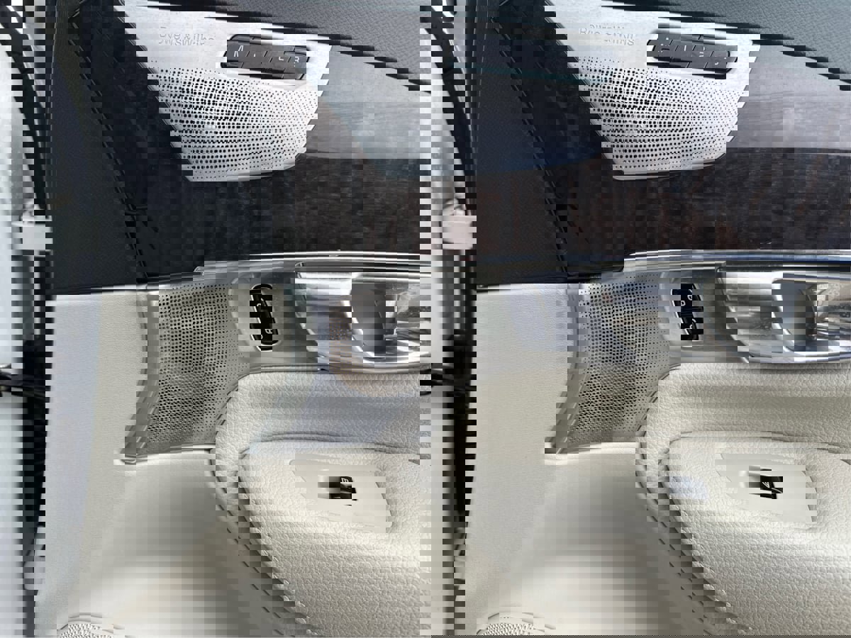 Used 2016 Volvo XC90 T6 Momentum w/ Momentum Plus Package image 44