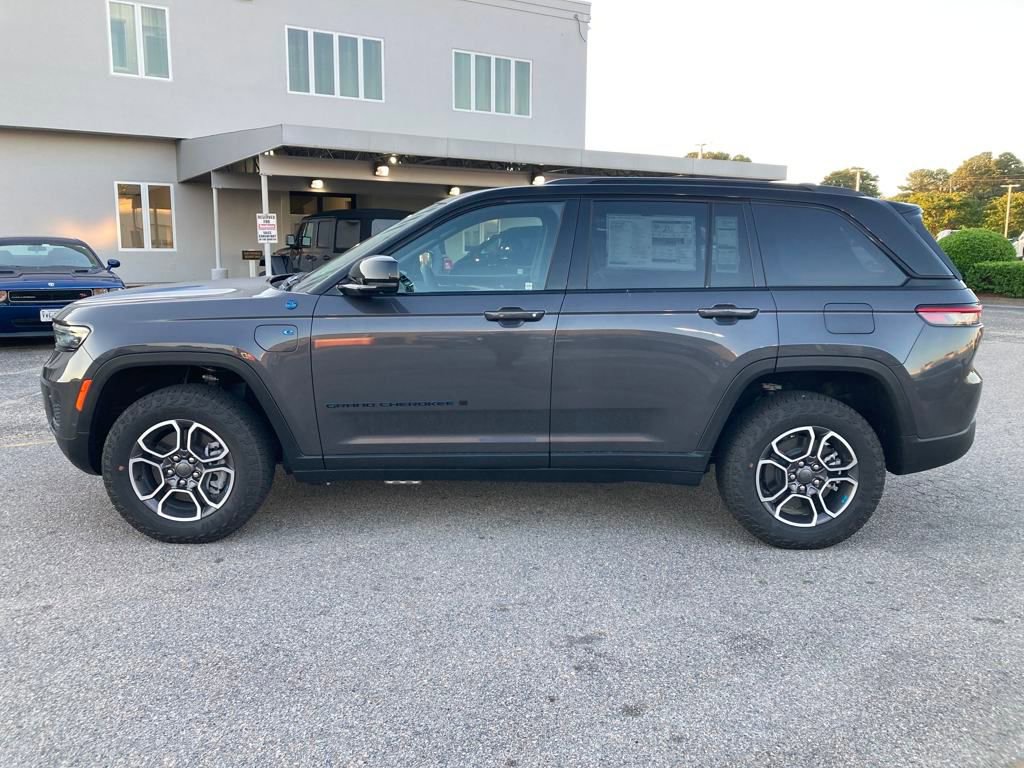 New 2024 Jeep Grand Cherokee Trailhawk w/ Advanced Protech Group II image 2