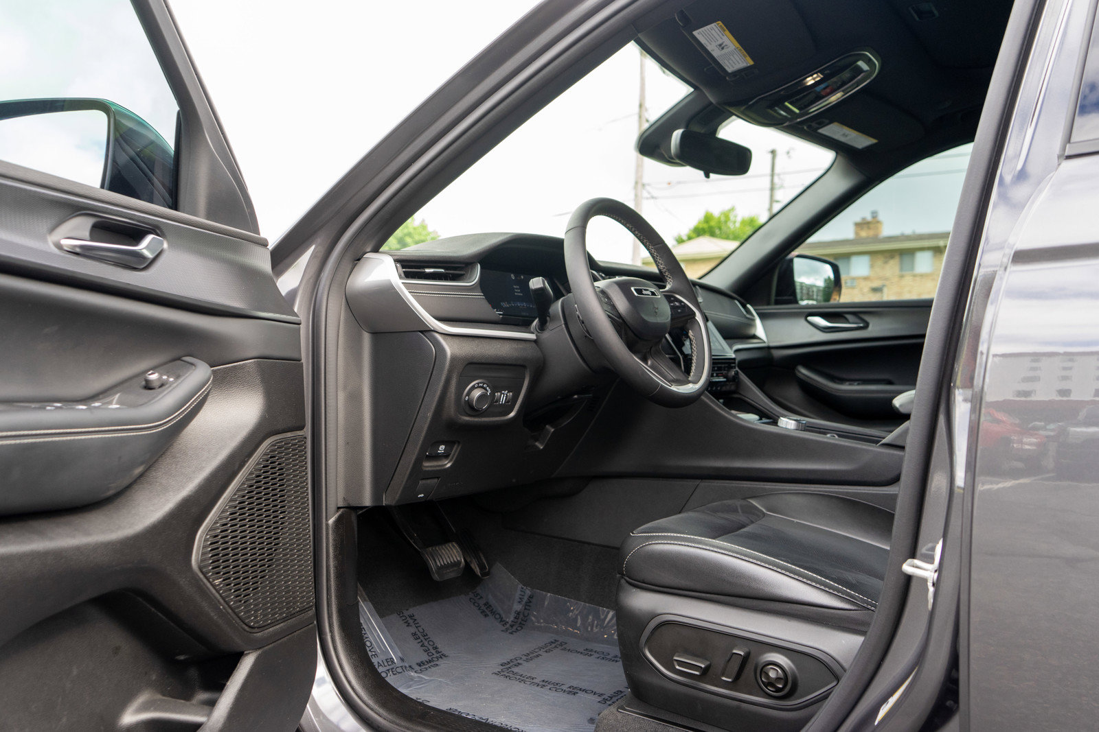 Used 2024 Jeep Grand Cherokee Altitude AWD/4WD image 14