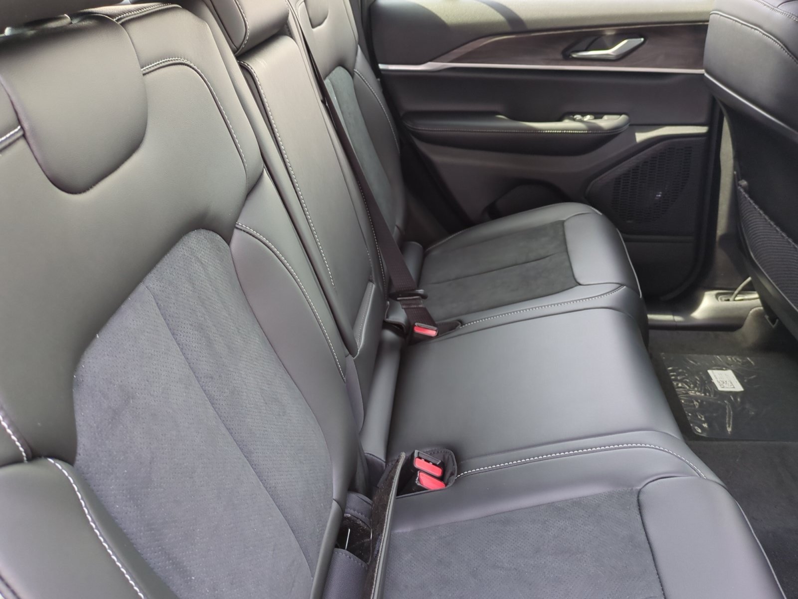 New 2026 Jeep Grand Cherokee Altitude AWD/4WD image 18