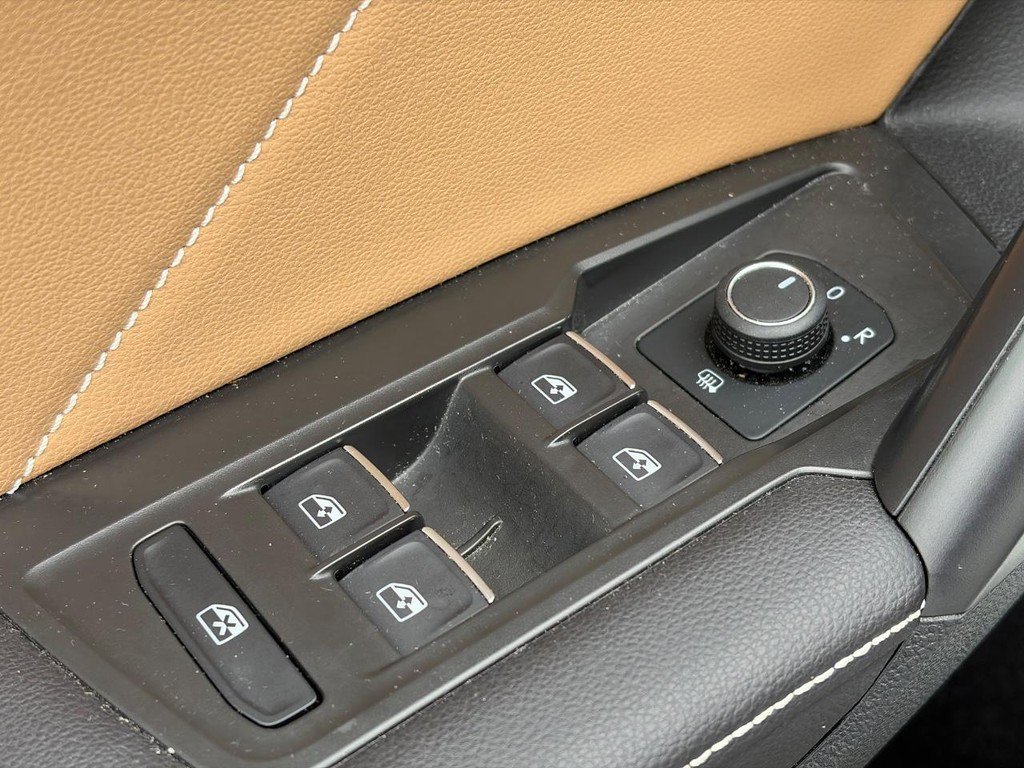 Used 2024 Volkswagen Tiguan SE R-Line FWD image 23